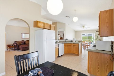 House in Davenport, Florida 3 bedrooms, 140.84 sq.m. № 2208018 - photo 14