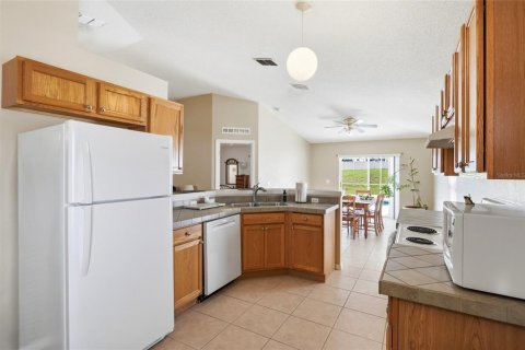 House in Davenport, Florida 3 bedrooms, 140.84 sq.m. № 2208018 - photo 13