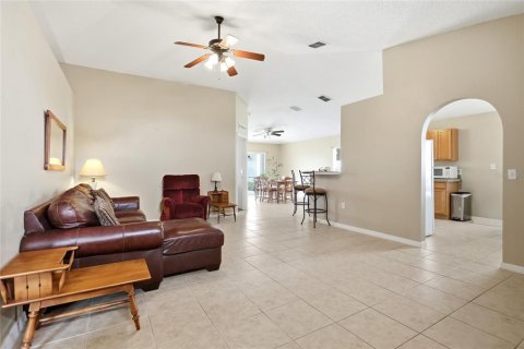 House in Davenport, Florida 3 bedrooms, 140.84 sq.m. № 2208018 - photo 12