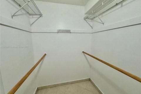 Снять в аренду кондоминиум в Санни-Айлс-Бич, Флорида 2 спальни, 101.64м2, № 2082705 - фото 17