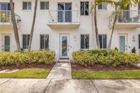 Adosado en venta en Miami, Florida, 3 dormitorios, 139.35 m2 № 1852270 - foto 25