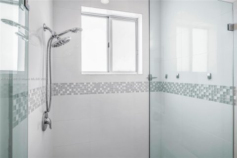 Adosado en venta en Miami, Florida, 3 dormitorios, 139.35 m2 № 1852270 - foto 15