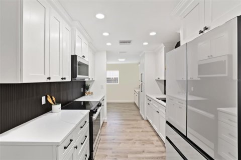 Villa ou maison à vendre à Melbourne, Floride: 4 chambres, 183.39 m2 № 2413770 - photo 12