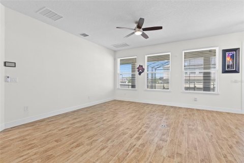 House in Winter Garden, Florida 7 bedrooms, 436.64 sq.m. № 2390914 - photo 13