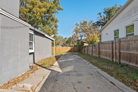 House in Tampa, Florida 3 bedrooms, 98.1 sq.m. № 2400200 - photo 15