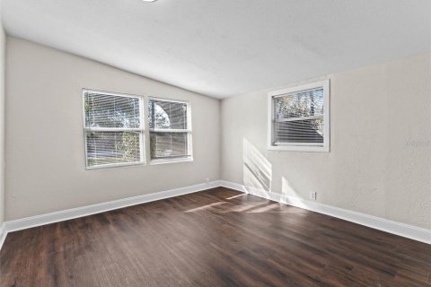 House in Tampa, Florida 3 bedrooms, 98.1 sq.m. № 2400200 - photo 8