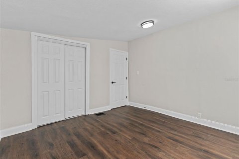 House in Tampa, Florida 3 bedrooms, 98.1 sq.m. № 2400200 - photo 9