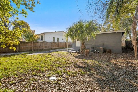 House in Tampa, Florida 3 bedrooms, 98.1 sq.m. № 2400200 - photo 18