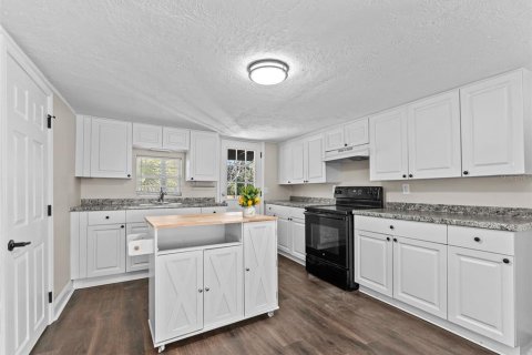 House in Tampa, Florida 3 bedrooms, 98.1 sq.m. № 2400200 - photo 5