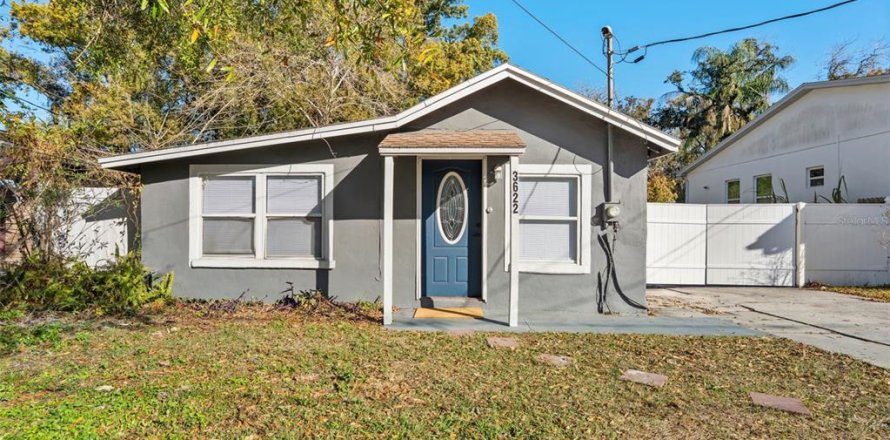 House in Tampa, Florida 3 bedrooms, 98.1 sq.m. № 2400200