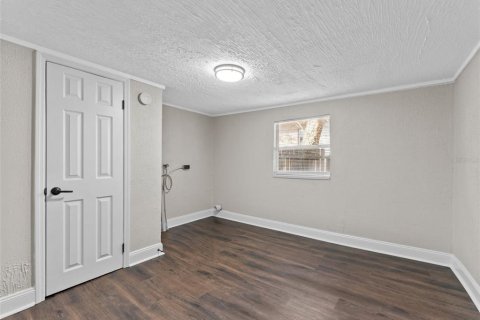 House in Tampa, Florida 3 bedrooms, 98.1 sq.m. № 2400200 - photo 12