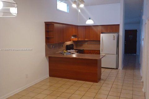 House in Hialeah Gardens, Florida 2 bedrooms, 142.14 sq.m. № 1845842 - photo 3