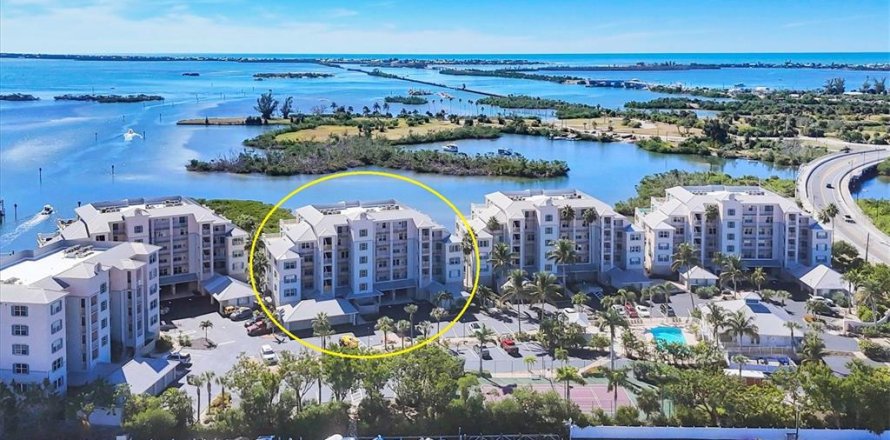 Condo in Placida, Florida, 3 bedrooms № 2201764