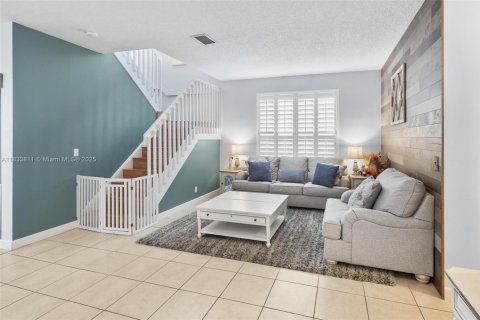 House in Miramar, Florida 5 bedrooms, 244.98 sq.m. № 1814777 - photo 15