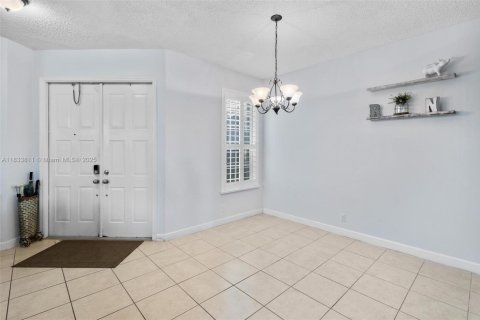 House in Miramar, Florida 5 bedrooms, 244.98 sq.m. № 1814777 - photo 20