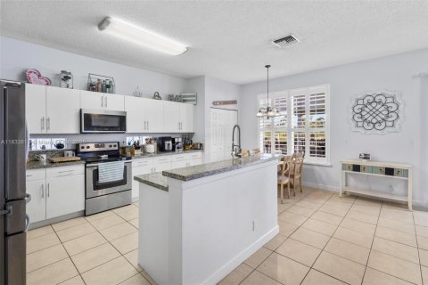 House in Miramar, Florida 5 bedrooms, 244.98 sq.m. № 1814777 - photo 11