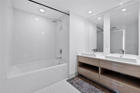 Copropriété à louer à Miami, Floride: 1 chambre, 81.75 m2 № 2276085 - photo 5
