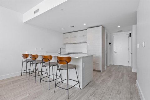 Copropriété à louer à Miami, Floride: 1 chambre, 81.75 m2 № 2276085 - photo 2
