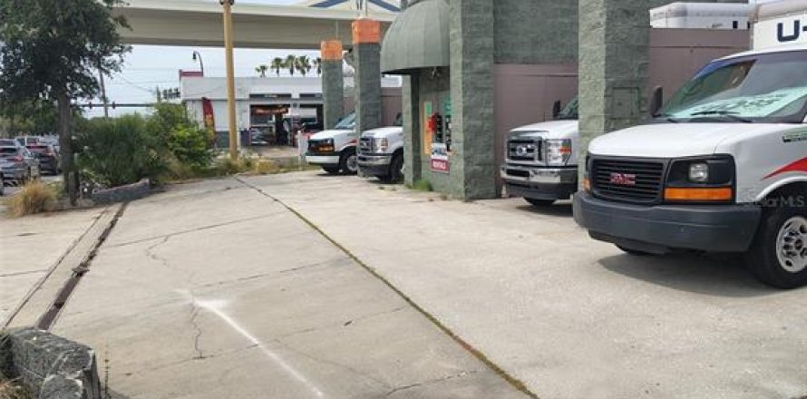 Propiedad comercial en Tampa, Florida 137.5 m2 № 2303338