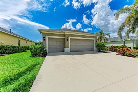 House in Bradenton, Florida 5 bedrooms, 288 sq.m. № 1894030 - photo 3