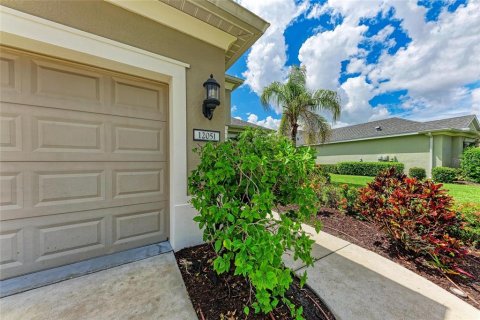 House in Bradenton, Florida 5 bedrooms, 288 sq.m. № 1894030 - photo 4
