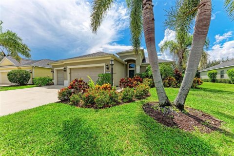 House in Bradenton, Florida 5 bedrooms, 288 sq.m. № 1894030 - photo 1