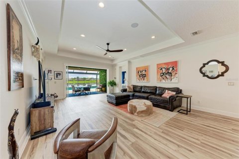 House in Bradenton, Florida 5 bedrooms, 288 sq.m. № 1894030 - photo 14