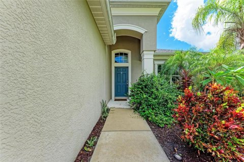House in Bradenton, Florida 5 bedrooms, 288 sq.m. № 1894030 - photo 5
