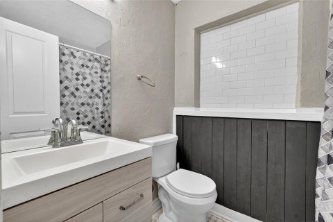 House in Saint Petersburg, Florida 3 bedrooms, 94.2 sq.m. № 1902695 - photo 17