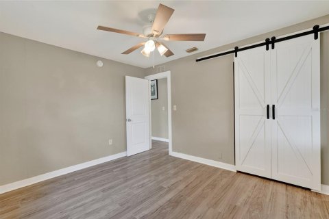 House in Saint Petersburg, Florida 3 bedrooms, 94.2 sq.m. № 1902695 - photo 14