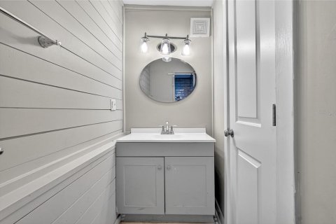 House in Saint Petersburg, Florida 3 bedrooms, 94.2 sq.m. № 1902695 - photo 11