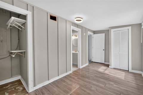 House in Saint Petersburg, Florida 3 bedrooms, 94.2 sq.m. № 1902695 - photo 9