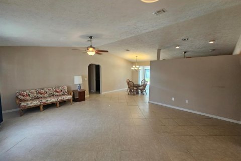 Villa ou maison à vendre à Port St. Lucie, Floride: 3 chambres, 171.87 m2 № 2363696 - photo 3