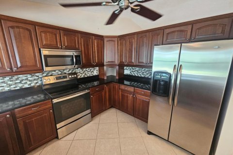 Villa ou maison à vendre à Port St. Lucie, Floride: 3 chambres, 171.87 m2 № 2363696 - photo 8
