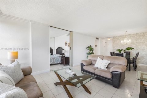 Condominio en venta en Hallandale Beach, Florida, 2 dormitorios, 94.76 m2 № 1986930 - foto 14