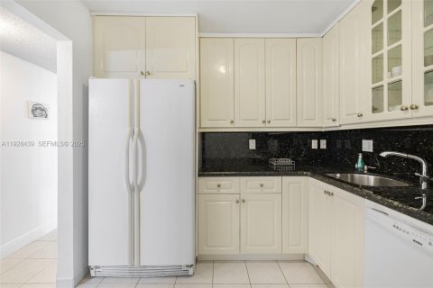 Condominio en venta en Hallandale Beach, Florida, 2 dormitorios, 94.76 m2 № 1986930 - foto 20