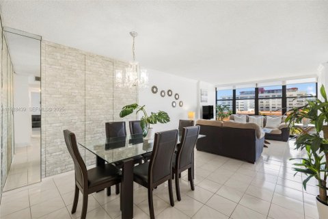 Condominio en venta en Hallandale Beach, Florida, 2 dormitorios, 94.76 m2 № 1986930 - foto 4