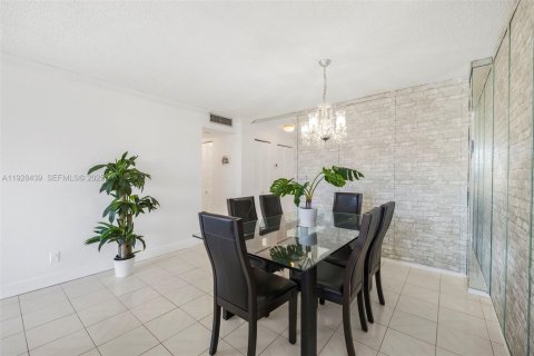 Condominio en venta en Hallandale Beach, Florida, 2 dormitorios, 94.76 m2 № 1986930 - foto 9