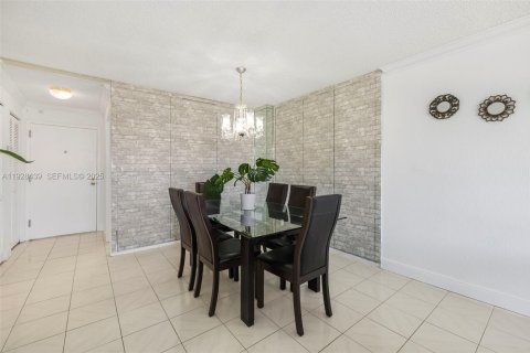 Condominio en venta en Hallandale Beach, Florida, 2 dormitorios, 94.76 m2 № 1986930 - foto 8