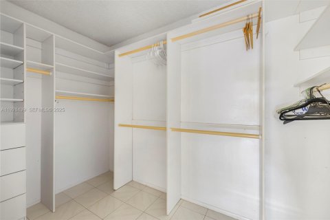 Condominio en venta en Hallandale Beach, Florida, 2 dormitorios, 94.76 m2 № 1986930 - foto 28