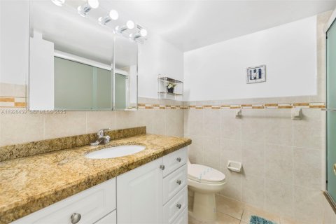 Condominio en venta en Hallandale Beach, Florida, 2 dormitorios, 94.76 m2 № 1986930 - foto 21