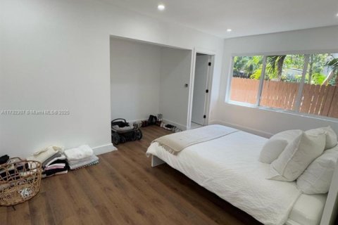 Casa en venta en Miami, Florida, 6 dormitorios, 197.88 m2 № 1737965 - foto 20
