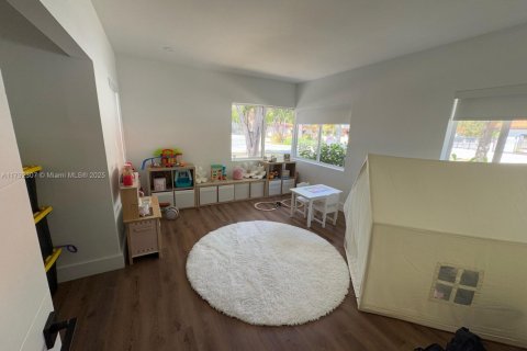 Casa en venta en Miami, Florida, 6 dormitorios, 197.88 m2 № 1737965 - foto 24