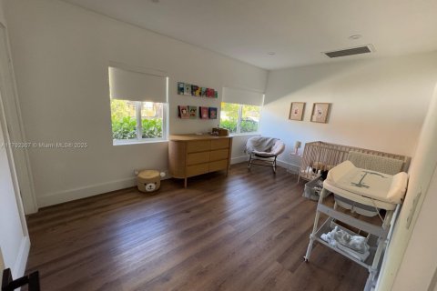 Casa en venta en Miami, Florida, 6 dormitorios, 197.88 m2 № 1737965 - foto 21