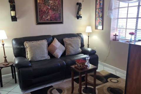 Купить кондоминиум в Майами, Флорида 2 спальни, 68.56м2, № 1998365 - фото 9