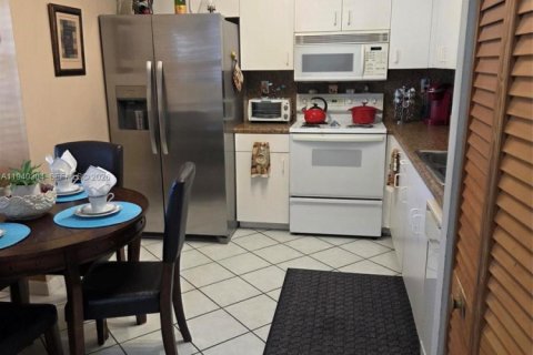 Купить кондоминиум в Майами, Флорида 2 спальни, 68.56м2, № 1998365 - фото 7