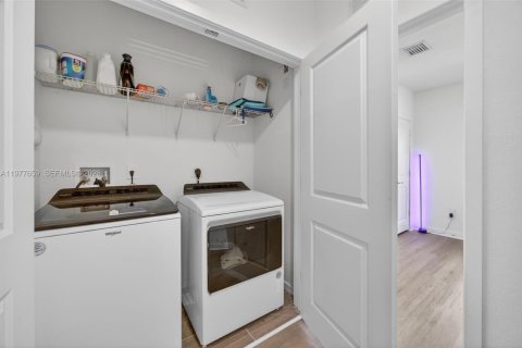 Townhouse in Homestead, Florida 4 bedrooms, 163.23 sq.m. № 2044524 - photo 18