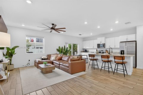 Townhouse in Homestead, Florida 4 bedrooms, 163.23 sq.m. № 2044524 - photo 4