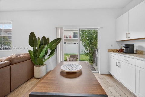 Townhouse in Homestead, Florida 4 bedrooms, 163.23 sq.m. № 2044524 - photo 10