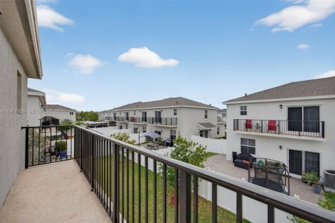 Townhouse in Homestead, Florida 4 bedrooms, 163.23 sq.m. № 2044524 - photo 30